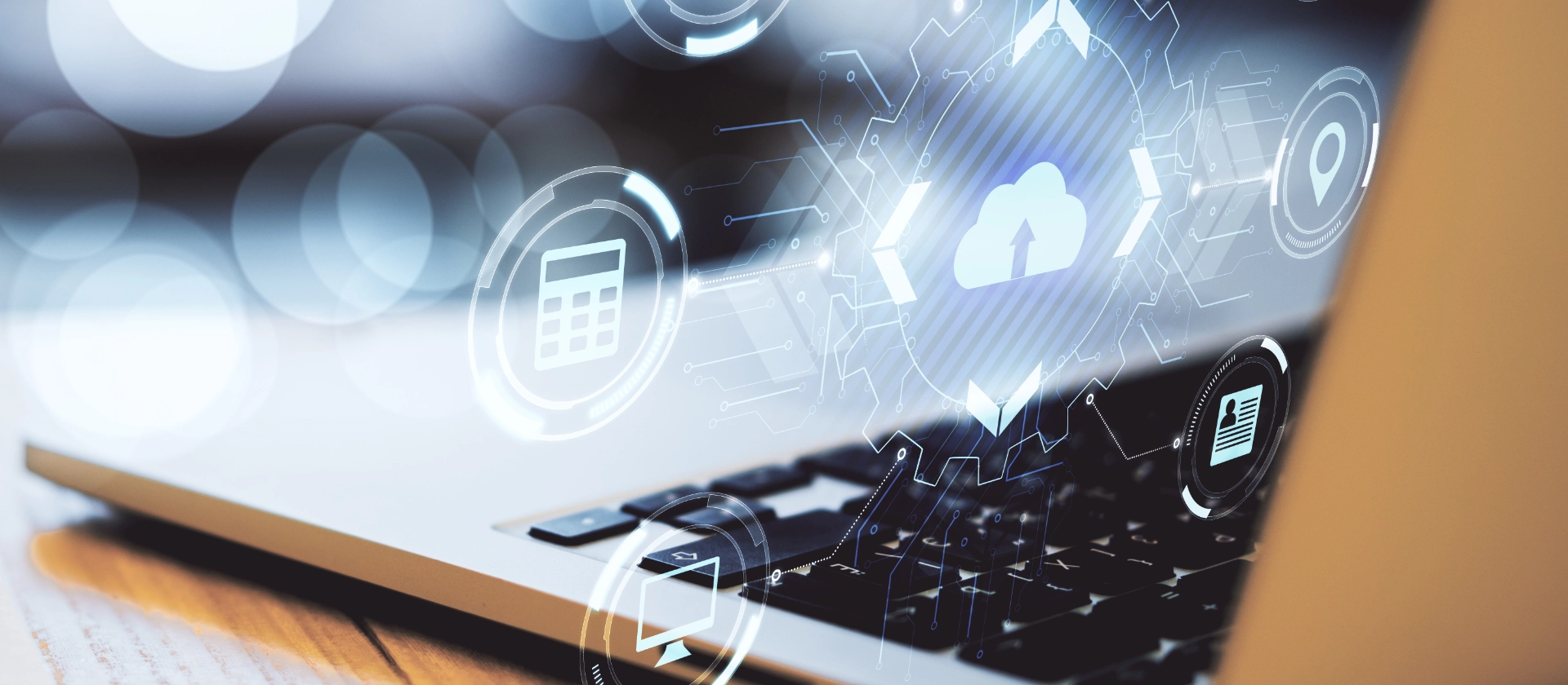 Laptop mit Upload Konzept