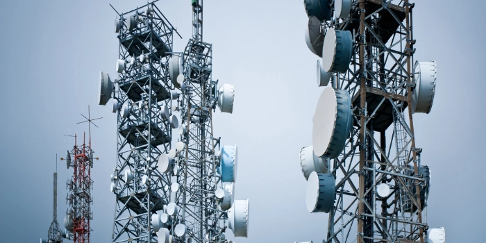 drei große Mobilfunkmasten, Thumbnail für die Branche Telecommunications