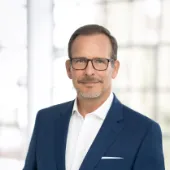 Marco Luerssen Porträt im Hochformat