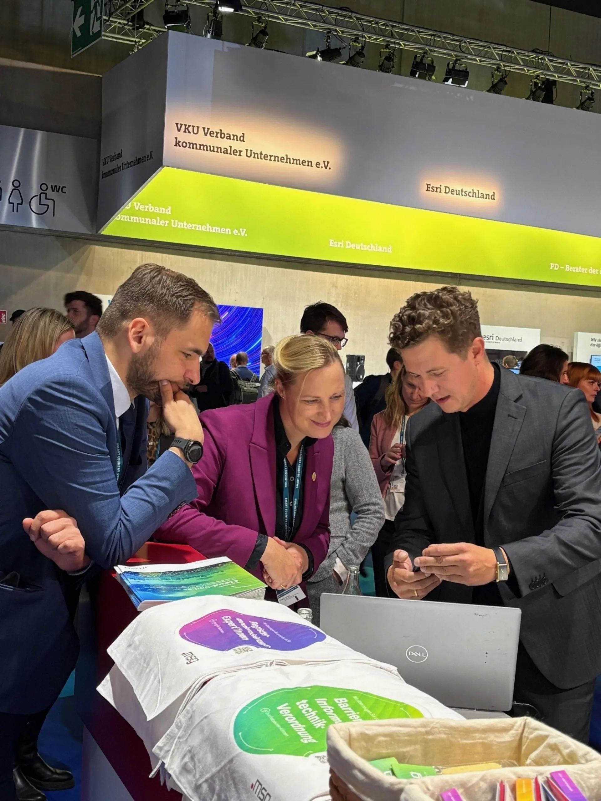 Rhineland-Palatinate Minister for Digital Affairs Dörte Schall visits our booth