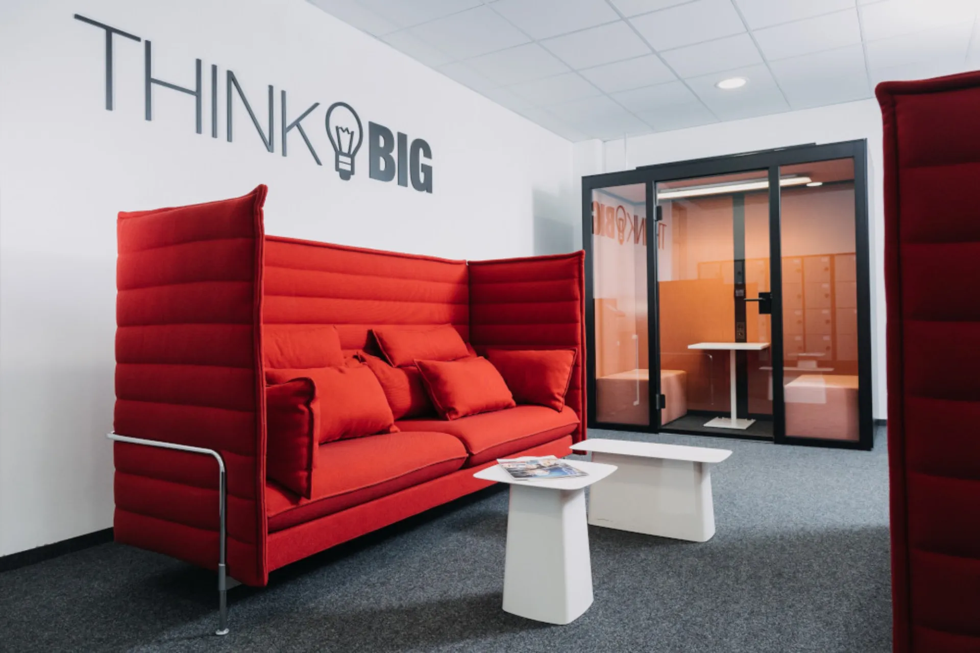 3_general_Couch und Meetingspace